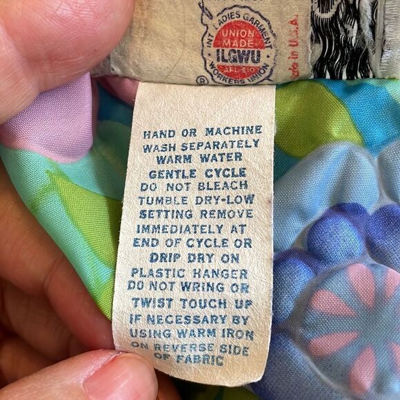 Vtg 60s/70s Stella Fagin flower power thin quilted polyester zip up robe - Picture 9 of 10